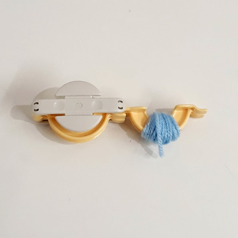 DIY Eyeball Pom Pom instructions